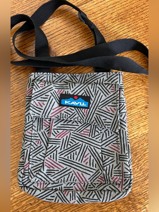 Kavu Handbags - NWOT KAVU CANVAS CROSS BODY BAG